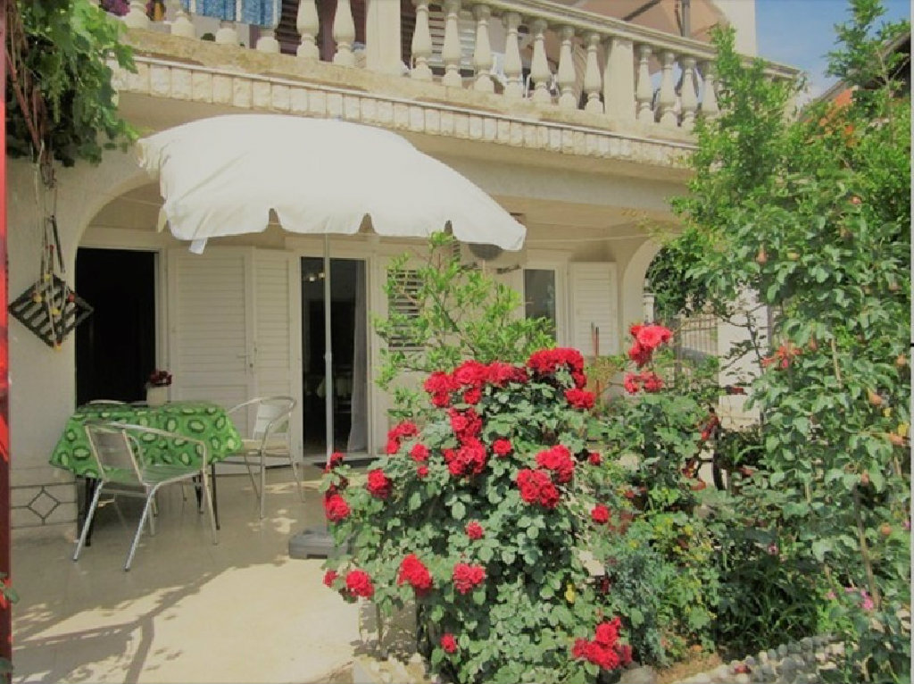 Novi Vinodolski - Villa Mira-App. 2+1 (Erdgeschoss)