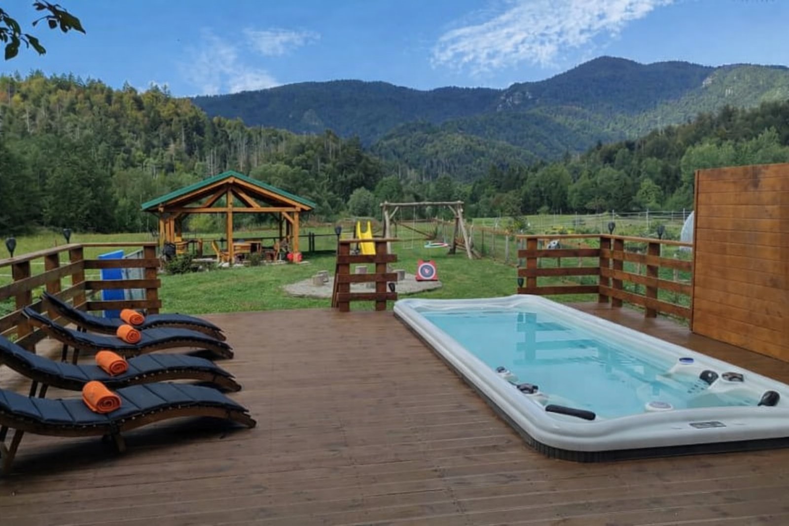 Villa Ursus - brvnara sa grijanim bazenom